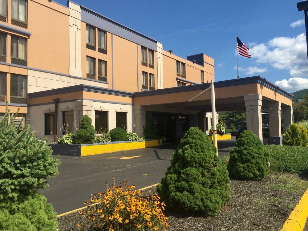 Wingate By Wyndham Fishkill Hotel Exterior foto